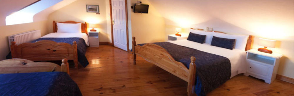 Mccarthy'S Lodge B&B Westport Exterior photo