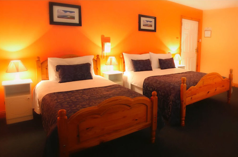 Mccarthy'S Lodge B&B Westport Exterior photo