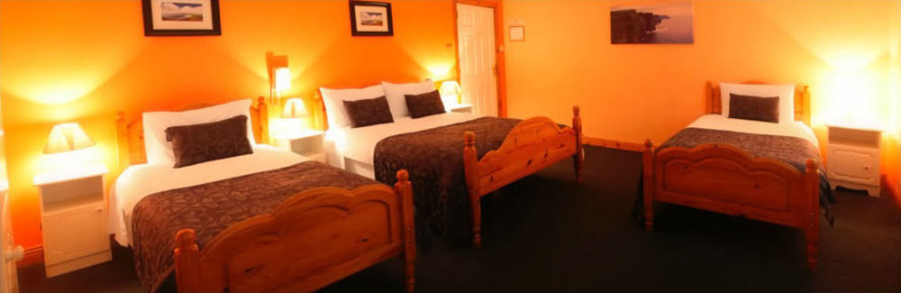 Mccarthy'S Lodge B&B Westport Exterior photo