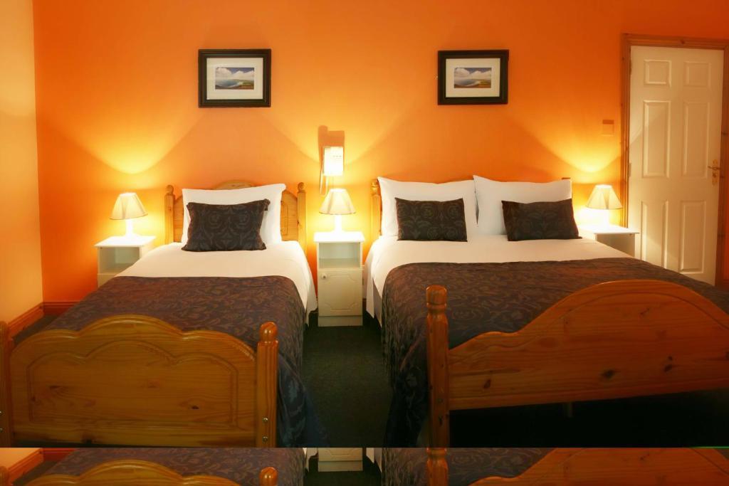 Mccarthy'S Lodge B&B Westport Room photo